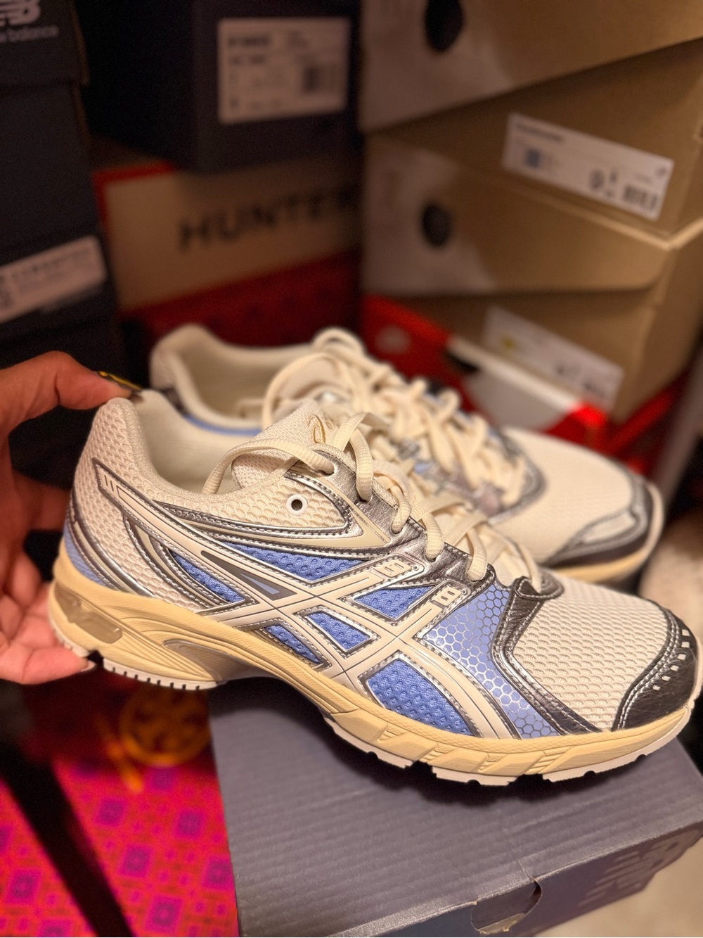 New Balance Athletic Running Shoe - Cream & Light Blue